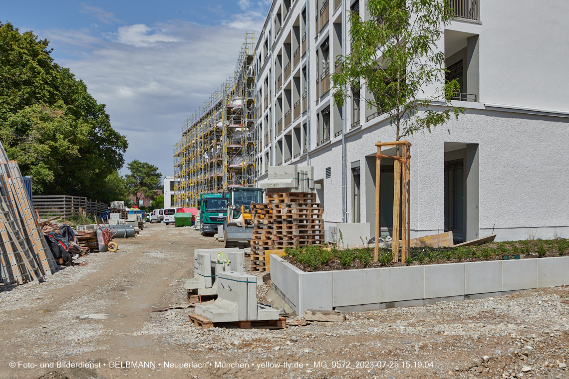 25.07.2023 - Rundgang im Alexisquartier in Neuperlach
